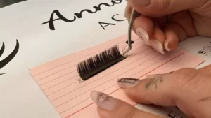 Creazione Ciuffetti Extension Ciglia Volume 3D Creazione Ciuffetti Extension Ciglia Volume 3D